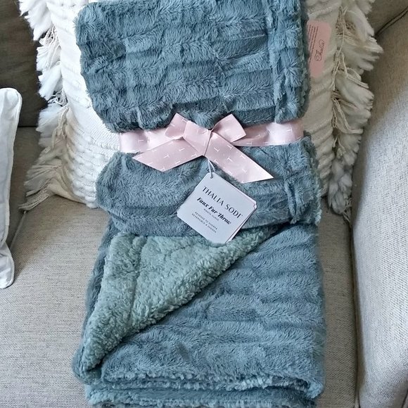 Thalia Sodi Bedding New Ultra Soft Faux Fur Sherpa Throw Blanket